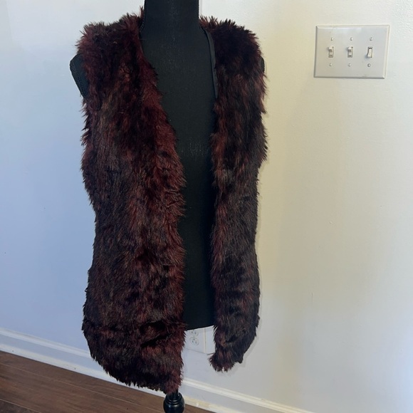 Ms Jane Faux Fur Vest - Picture 3 of 8
